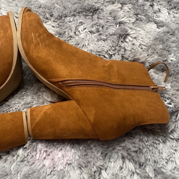 Big Buddha Brown Camel Faux Suede Fringe Open Toe Ankle Heel Booties Size 9 - Picture 11 of 12
